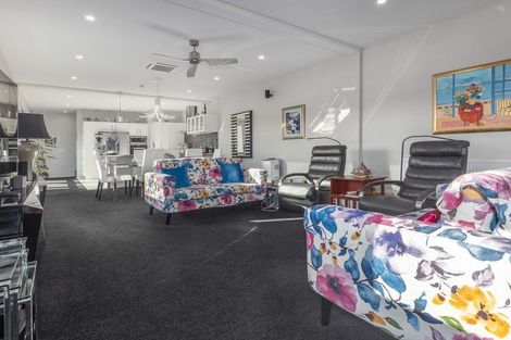 Photo of property in 10 Queen Street West, Levin, 5510