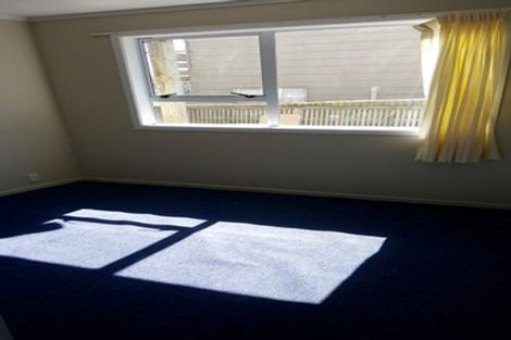 Photo of property in 31 Omega Street, Newlands, Wellington, 6037