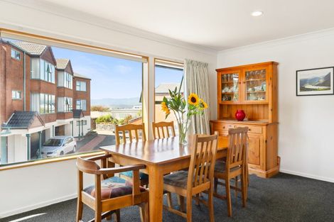 Photo of property in Mt Carmel Mews, 4/9 Arawa Road, Hataitai, Wellington, 6021