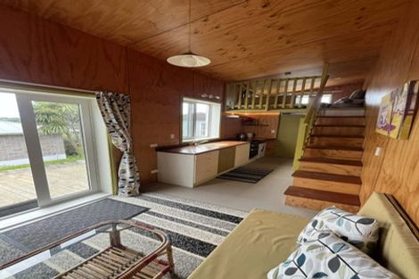 Photo of property in 51 Onewa Road, Northcote, Auckland, 0627