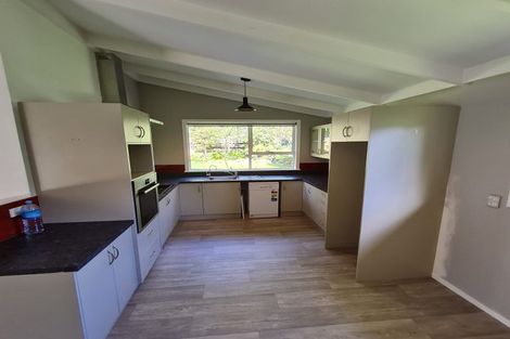 Photo of property in 64 Te Henga Road, Waitakere, Henderson, 0781