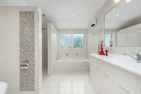 Photo of property in 15 Allanah Place, Te Puke, 3119