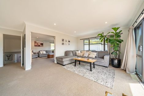 Photo of property in 14 Cosgrove Rise, Riverstone Terraces, Upper Hutt, 5018