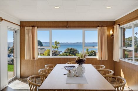 Photo of property in 8 Manahi Avenue, Kawaha Point, Rotorua, 3010