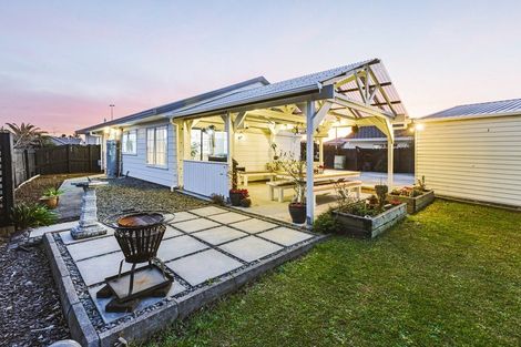 Photo of property in 21 Randwick Place, Randwick Park, Auckland, 2105