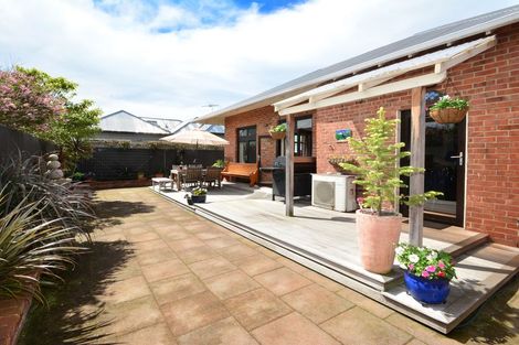 Photo of property in 2 Hargest Crescent, Saint Kilda, Dunedin, 9012