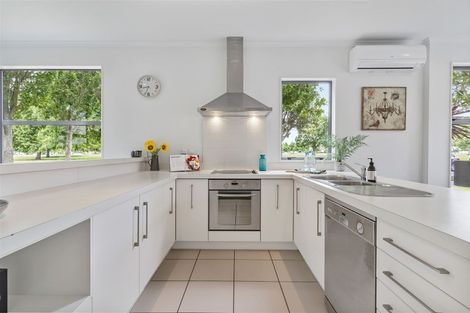 Photo of property in 35 The Track, Takanini, 2112