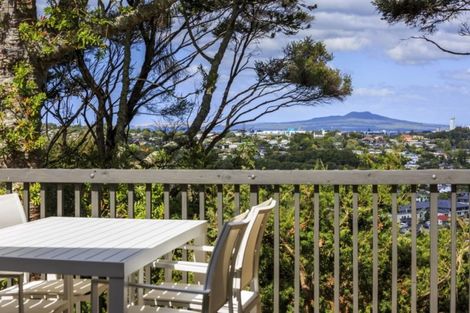 Photo of property in 2/22 Arcadia Crescent, Bayview, Auckland, 0629