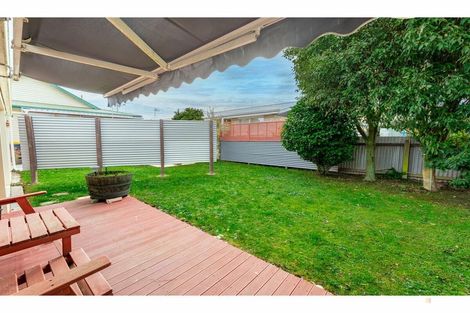 Photo of property in 19 Oxford Street, West End, Timaru, 7910