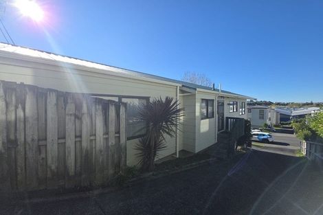 Photo of property in 1/12 Woodall Place, Totara Vale, Auckland, 0627