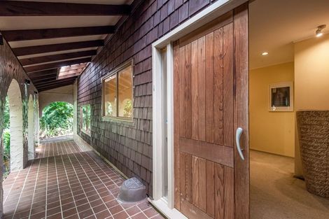 Photo of property in 1 Cobblestone Lane, Hillcrest, Auckland, 0627