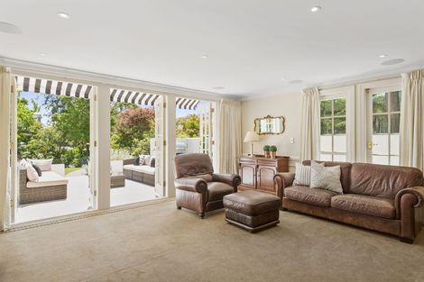 Photo of property in 122 Straven Road, Fendalton, Christchurch, 8014