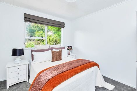 Photo of property in 4 Weatherly Road, Torbay, Auckland, 0630