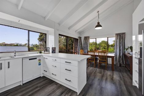 Photo of property in 76 Heta Road, Highlands Park, New Plymouth, 4312