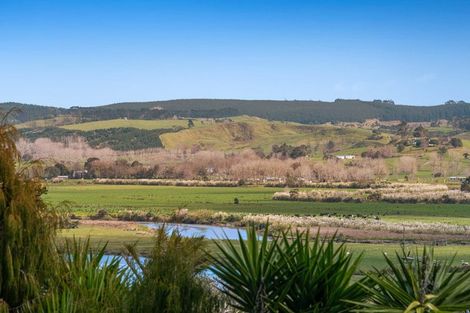 Photo of property in 2 Kaipara Crescent, Helensville, 0800