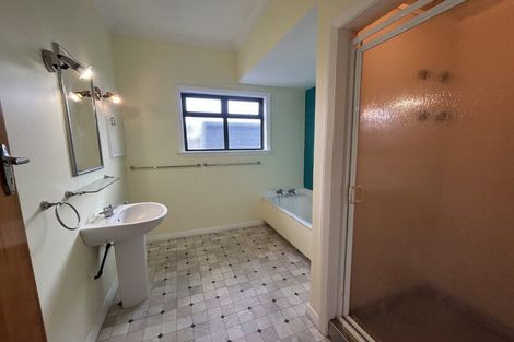 Photo of property in 460 Tremaine Avenue, Takaro, Palmerston North, 4410