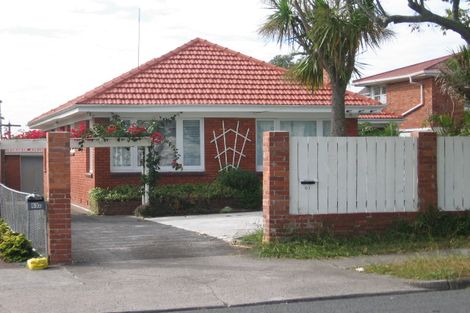 Photo of property in 61 Lynwood Road, New Lynn, Auckland, 0600
