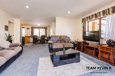 Photo of property in 12 Carisbrook Crescent, Papakura, 2110