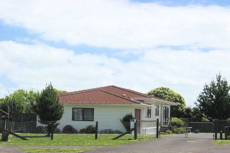 Photo of property in 14 De Bloge Place, Clendon Park, Auckland, 2103