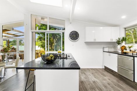 Photo of property in 10 Wirihana Road, Titirangi, Auckland, 0604