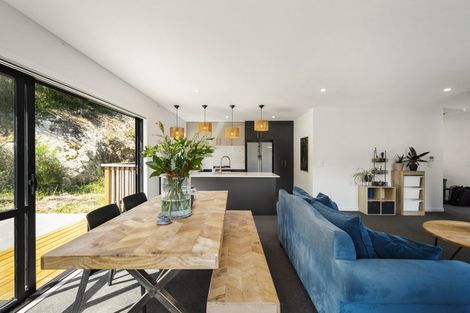 Photo of property in 7b Grumman Lane, Newlands, Wellington, 6037