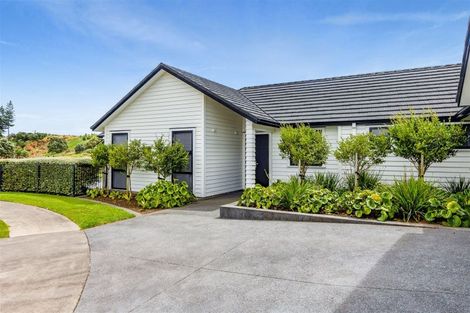 Photo of property in 6 Pebble Beach Court, Waiwhakaiho, New Plymouth, 4312