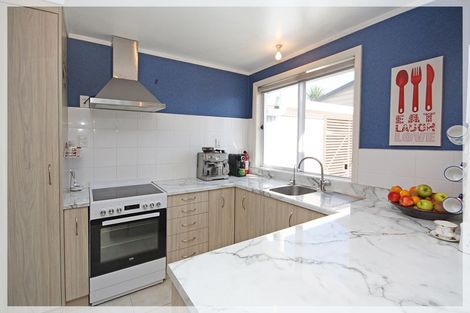 Photo of property in 8 Huia Street, Foxton Beach, Foxton, 4815