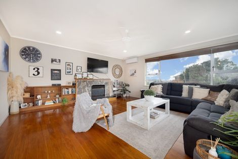 Photo of property in 1/90 Bradbury Road, Botany Downs, Auckland, 2010