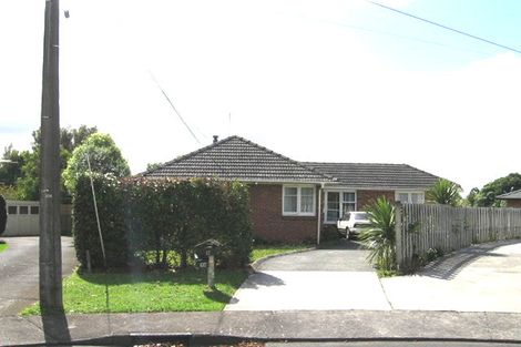 Photo of property in 17 Rixon Place, Te Atatu Peninsula, Auckland, 0610