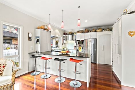 Photo of property in 3 Travis View Drive, Fairview Heights, Auckland, 0632