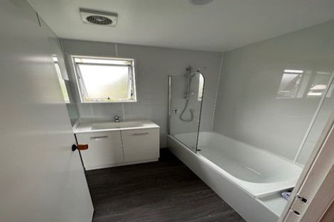 Photo of property in 2/3 Etherton Drive, Weymouth, Auckland, 2103