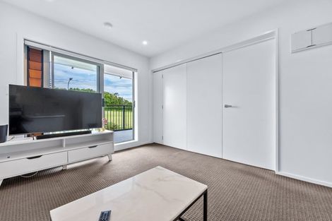 Photo of property in 16b/71 Spencer Road, Oteha, Auckland, 0632