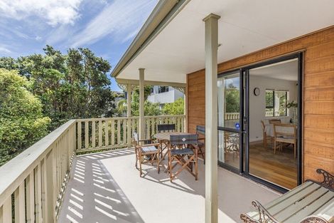 Photo of property in 10 Joseph Banks Drive, Whitby, Porirua, 5024