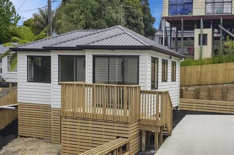 Photo of property in 1b Kohekohe Street, New Lynn, Auckland, 0600