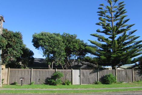 Photo of property in 4 Hughes Street, Waikanae Beach, Waikanae, 5036