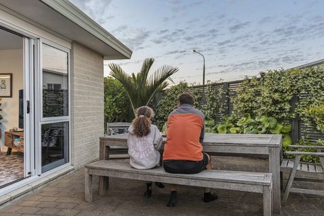 Photo of property in 8 Chatswood Grove, Fitzroy, New Plymouth, 4312