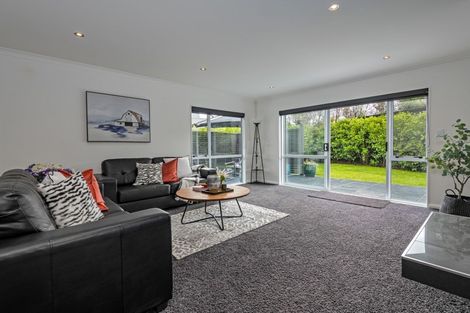 Photo of property in 4 D'urville Place, Kelvin Grove, Palmerston North, 4414