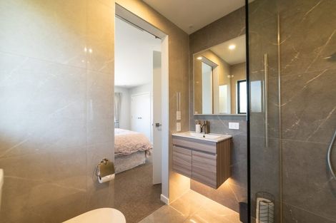 Photo of property in 18 Poplar Drive, Kelvin Heights, Queenstown, 9300