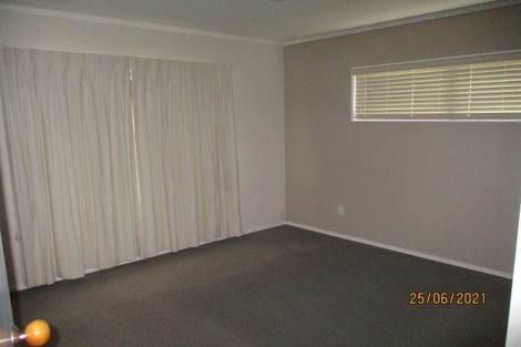 Photo of property in 2/28 De Quincey Terrace, Highland Park, Auckland, 2010