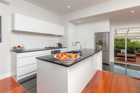 Photo of property in 1012 Great North Road, Point Chevalier, Auckland, 1022