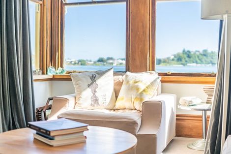 Photo of property in 55 Paremata Road, Paremata, Porirua, 5024