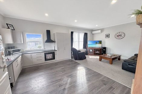 Photo of property in 68 Allardice Street, Dannevirke, 4930