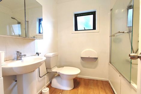 Photo of property in 21 Ranui Station Road, Ranui, Auckland, 0612