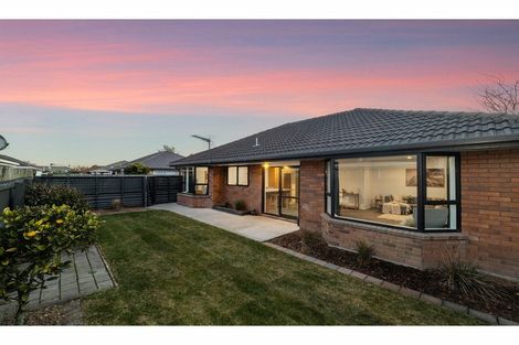 Photo of property in 2/69 Tyrone Street, Belfast, Christchurch, 8051