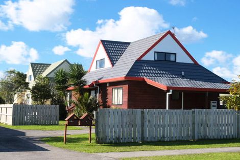 Photo of property in 2/53 Frank Nobilo Drive, Golflands, Auckland, 2013