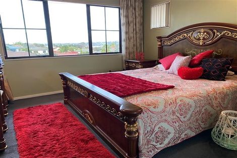 Photo of property in 14 San Domingo Rise, Henderson, Auckland, 0612