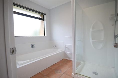 Photo of property in 16 Brittany Drive, Henderson, Auckland, 0612