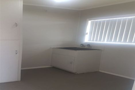 Photo of property in 2 Sunlands Drive, Manurewa, Auckland, 2102