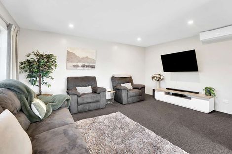 Photo of property in 71 Stratford Drive, Mount Pisa, Cromwell, 9383