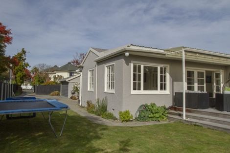 Photo of property in 5a Roa Road, Fendalton, Christchurch, 8041